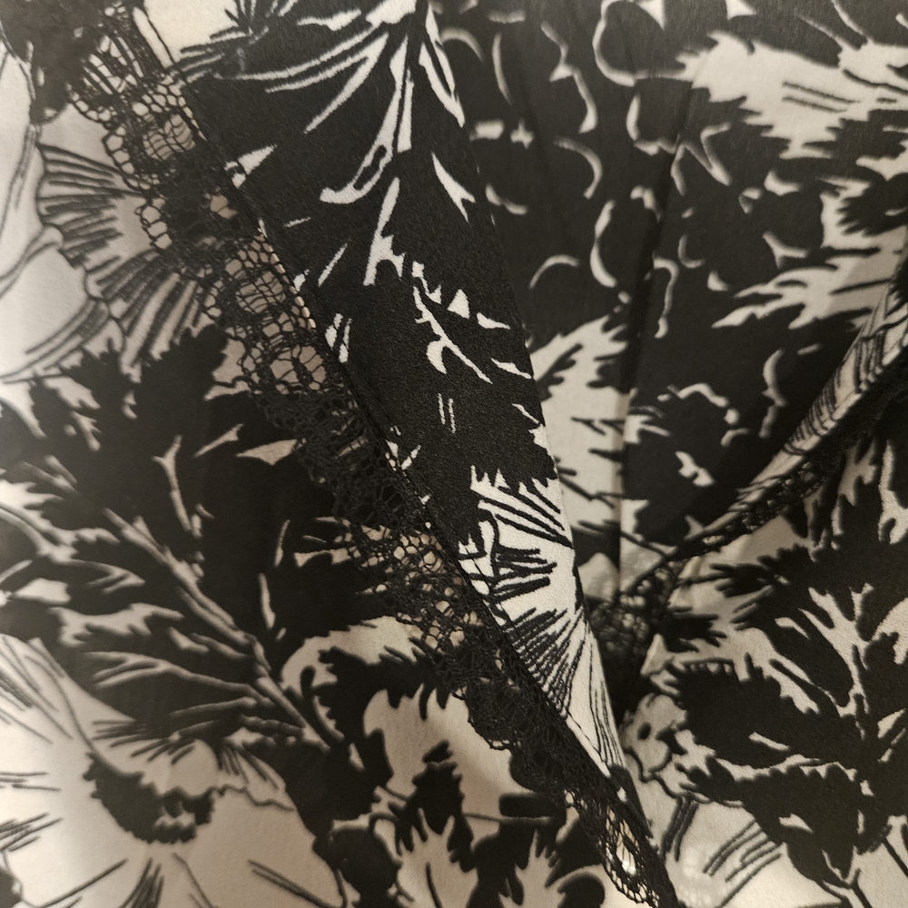 Express Black and White Casual Floral Button Down Shirt - Picture 4 of 7